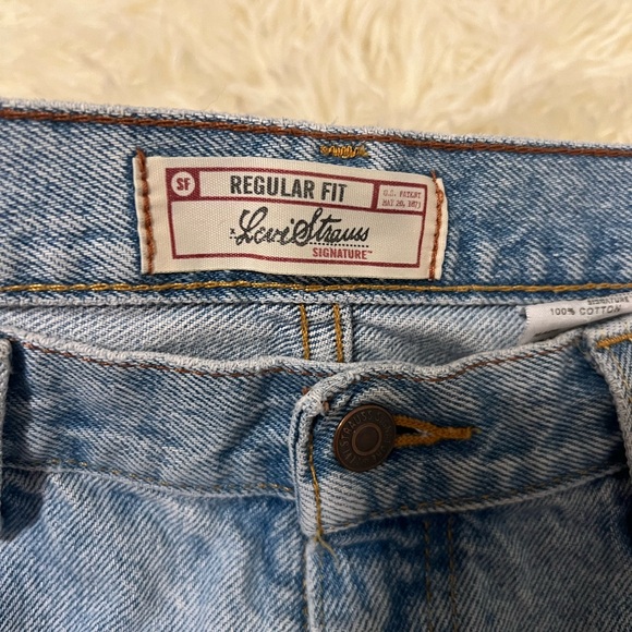 Levi Strauss Regular Fit Light Wash Jeans - Picture 4 of 5